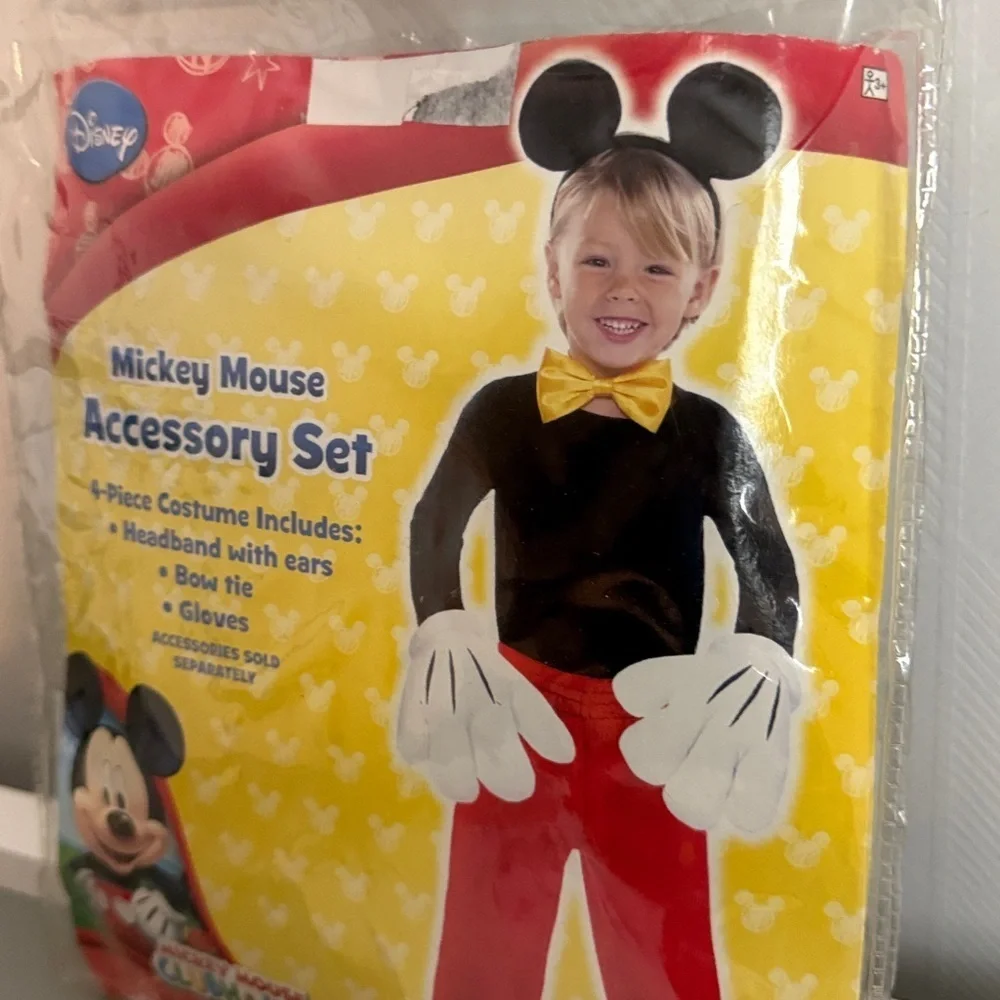 Disney Mickey Mouse Accesory Set with White and Black